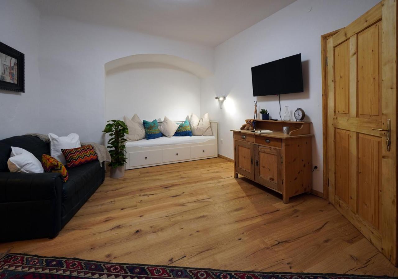 Altstadt Apartment Am Schergentor Hall in Tirol Kültér fotó